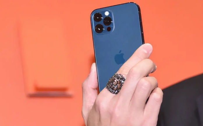 澜沧苹果手机维修分享iPhone12系列重启方法教程 